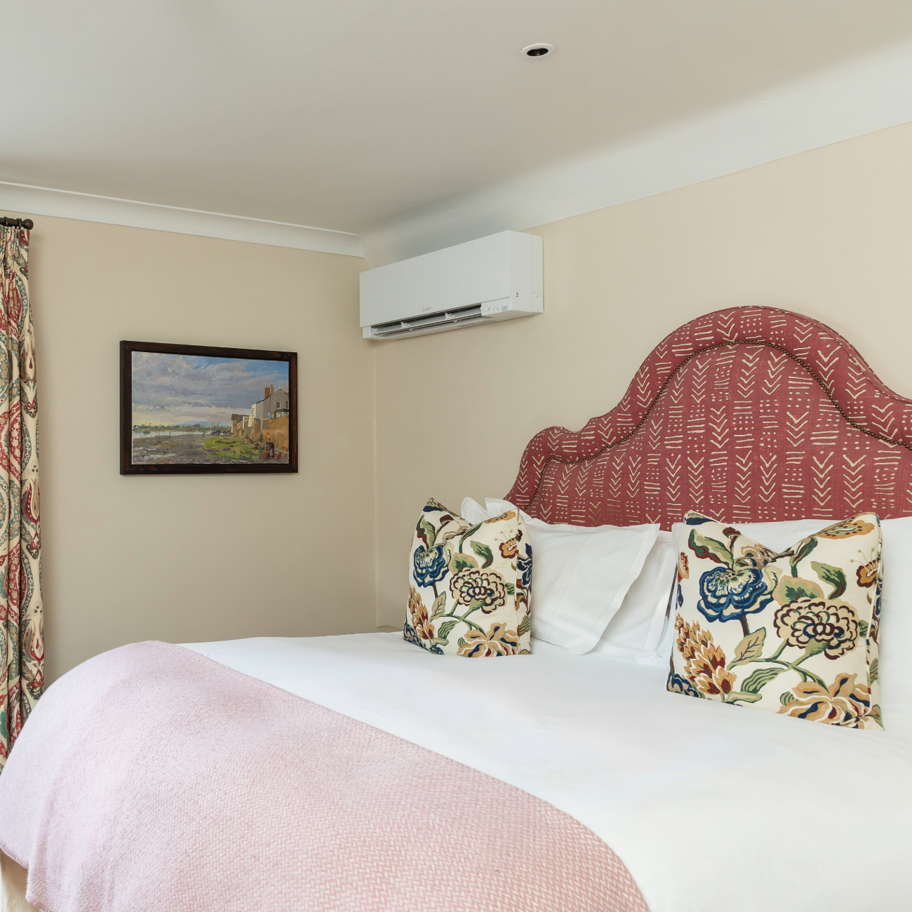 6a05af80c65b5-linthwaite-house-room-art